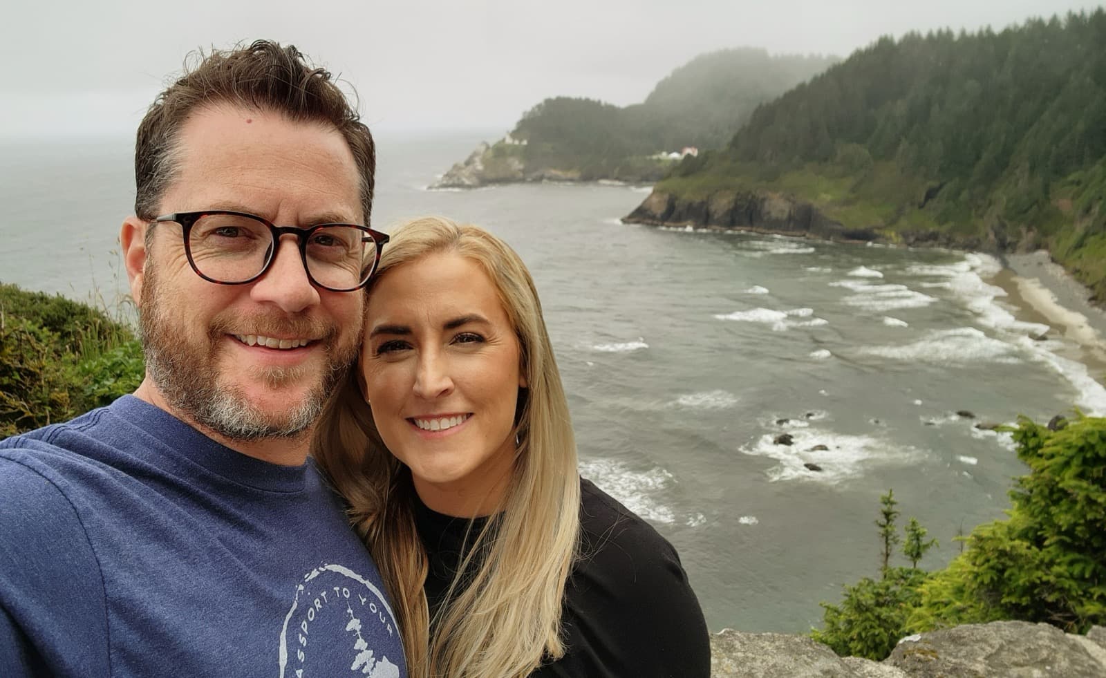 Steven and Andréa Day at a lighthouse overlook on the Oregon coast